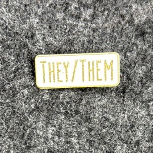 Gold Rectangular Pin - Picture 1 of 2